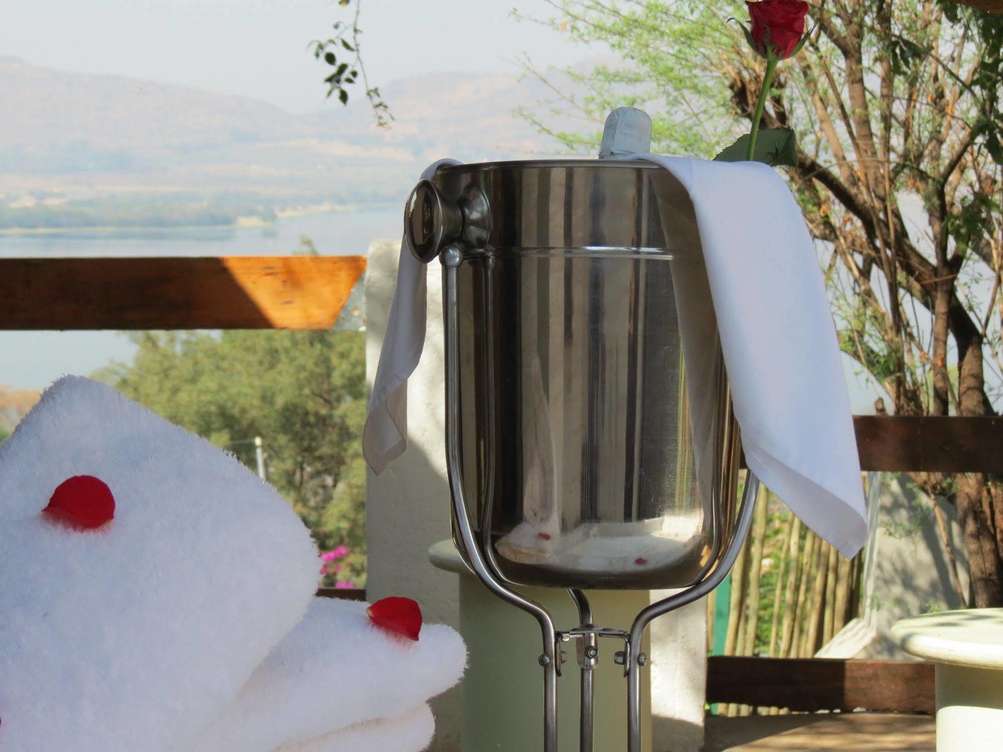 Galagos Lodge Hartbeespoort Bagian luar foto