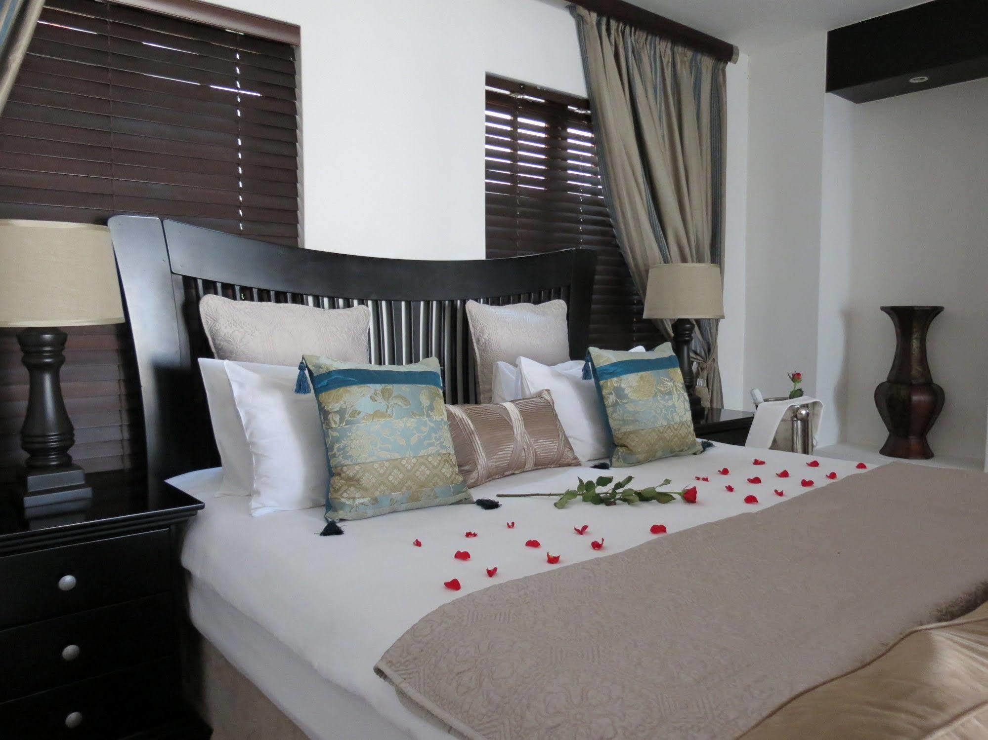 Galagos Lodge Hartbeespoort Bagian luar foto