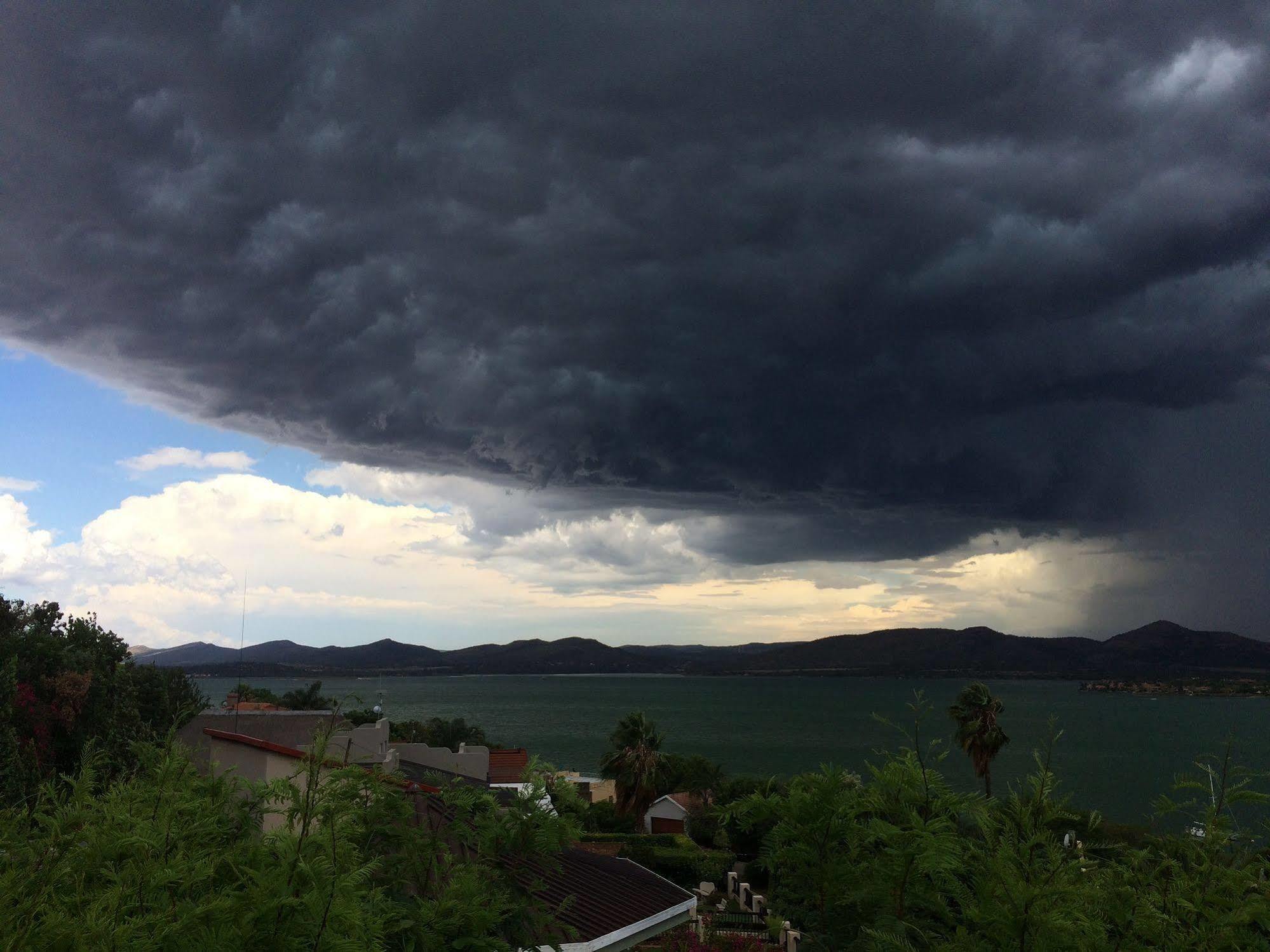 Galagos Lodge Hartbeespoort Bagian luar foto