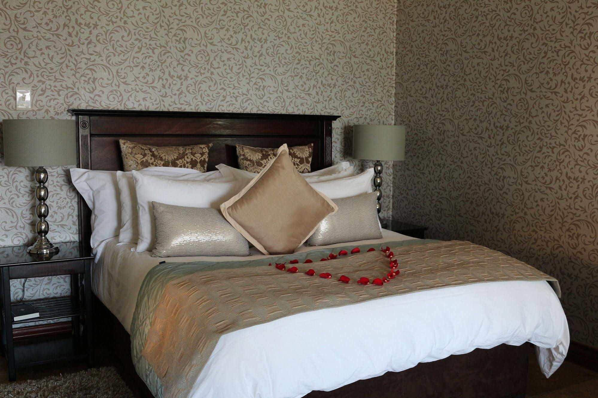 Galagos Lodge Hartbeespoort Bagian luar foto