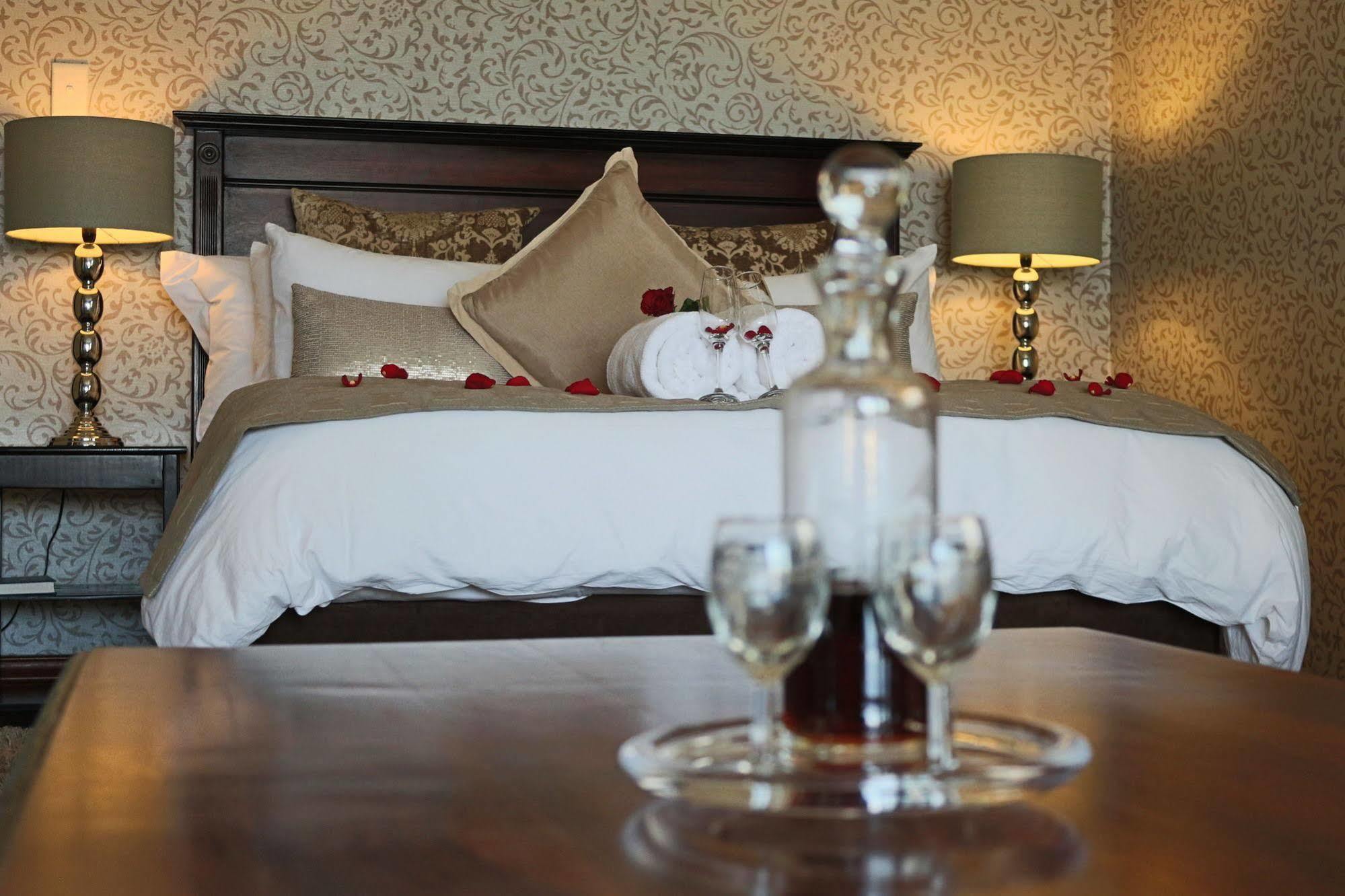 Galagos Lodge Hartbeespoort Bagian luar foto