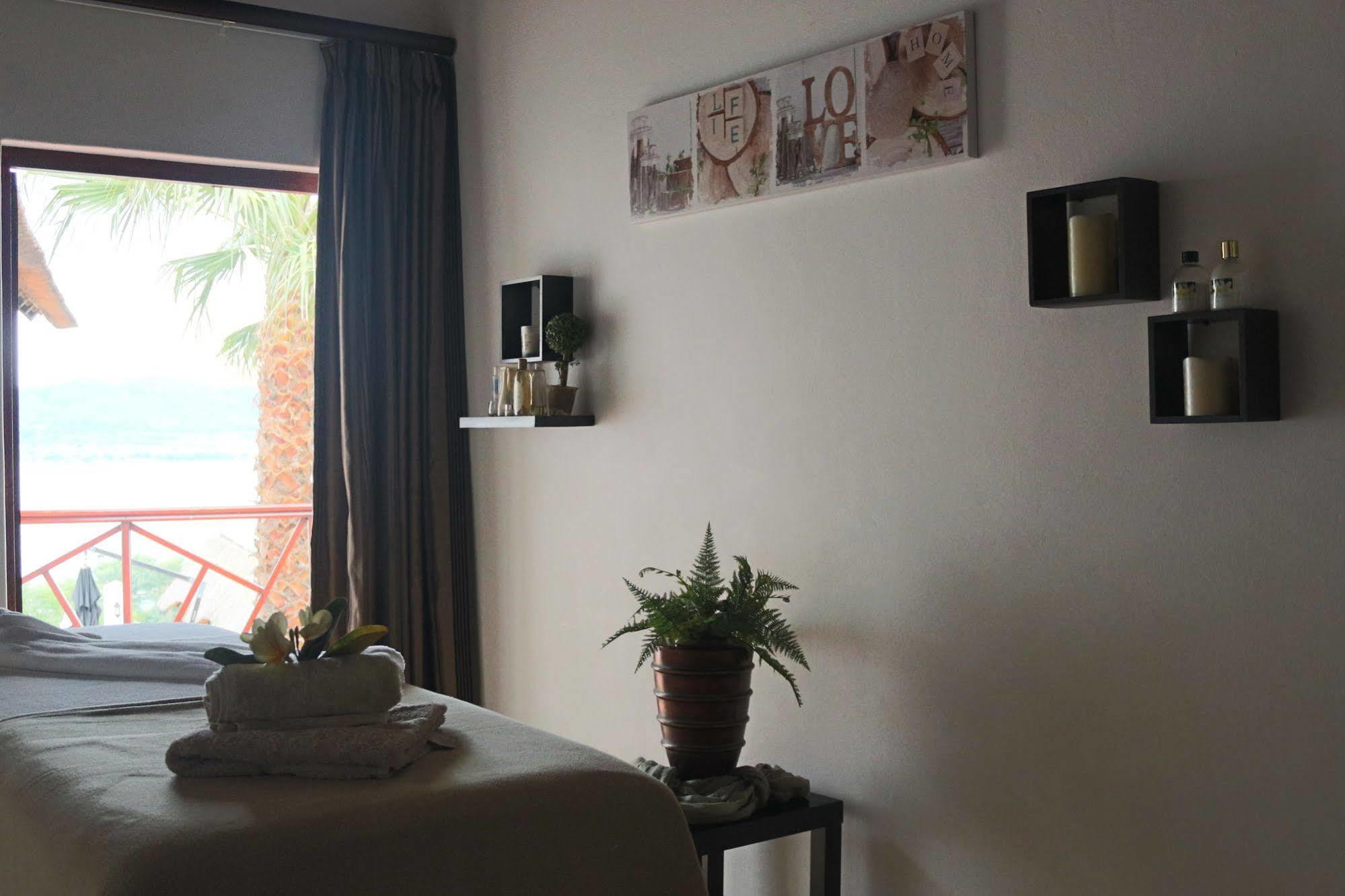 Galagos Lodge Hartbeespoort Bagian luar foto