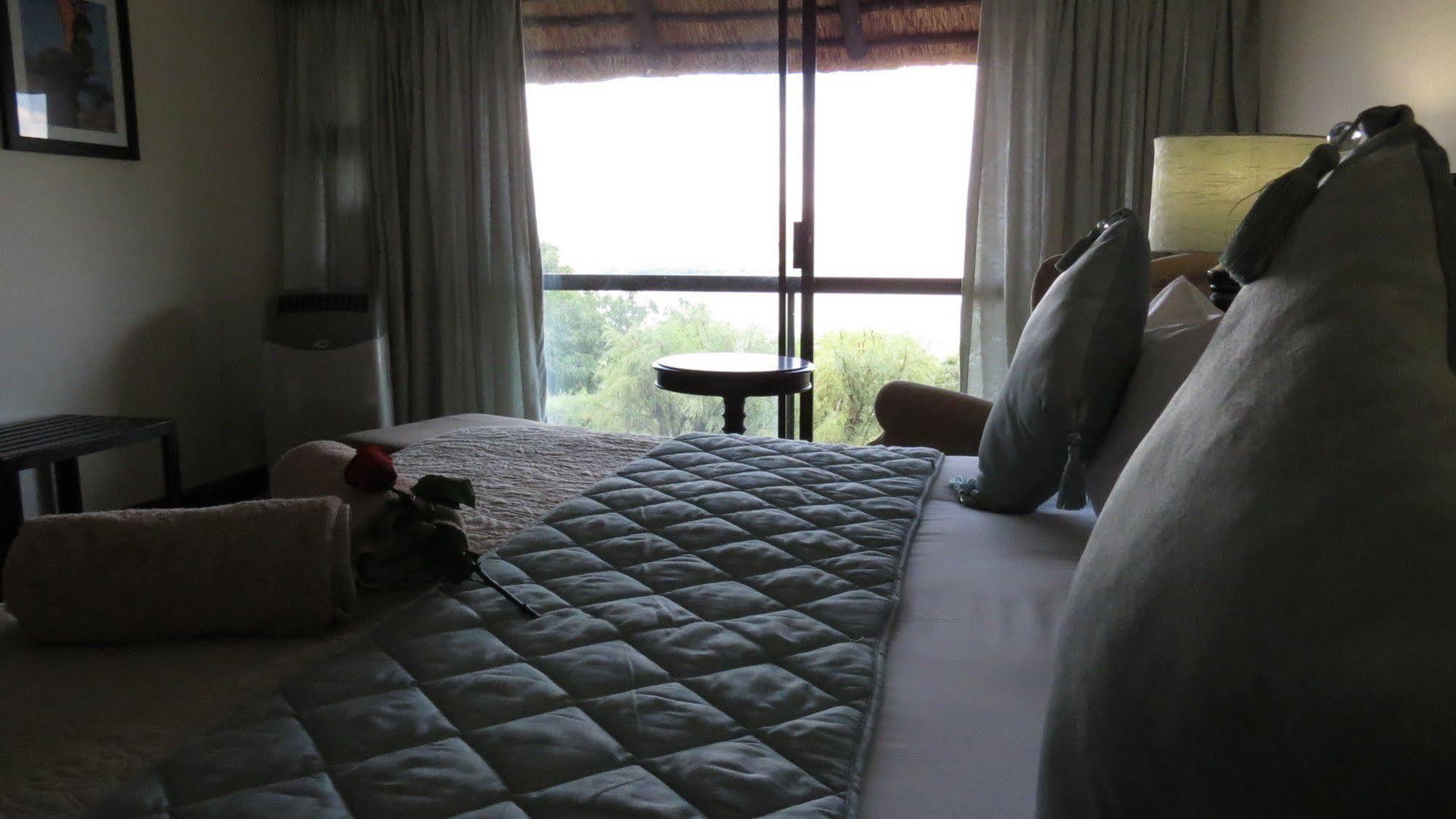 Galagos Lodge Hartbeespoort Bagian luar foto