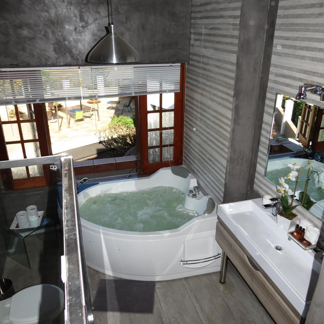 Galagos Lodge Hartbeespoort Bagian luar foto
