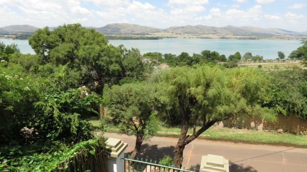 Galagos Lodge Hartbeespoort Bagian luar foto